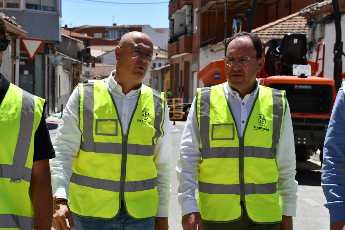 26052026 Guerrero y el alcalde de Fuensalida visitan las obras de las calles de la localidad