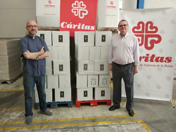 Imagen de Entrega de aceite Cáritas