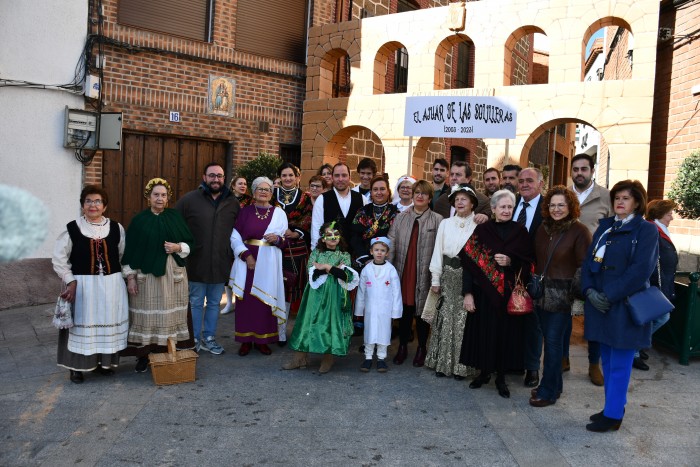 Imagen de Fotografía de familia en la Feria de Artesanía de Castillo de Bayuela