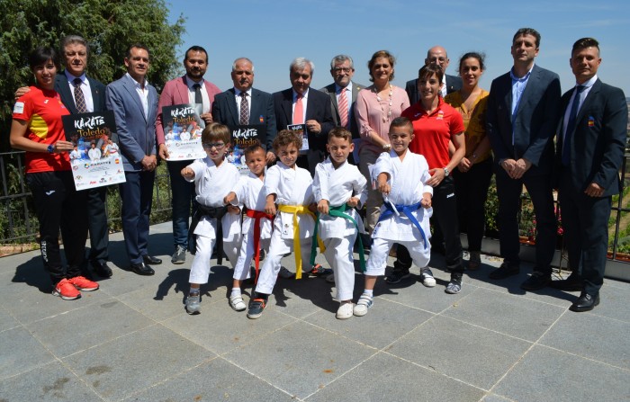 Foto de familia de la presentación del campeonato