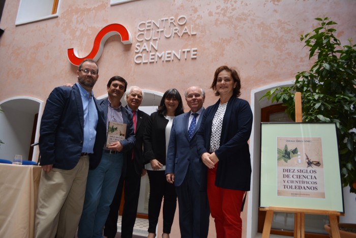 María Ángeles garcía en la presentación del libro