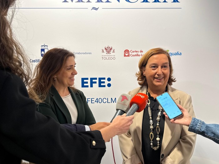 Imagen de Cedillo visita la exposición de la Agencia EFE