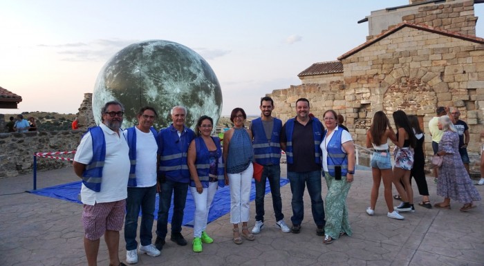 Imagen de Ana Gómez en la observación astronómica de Melque