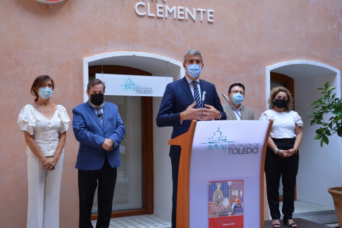 Álvaro Gutiérrez durante la inauguración de la exposición 