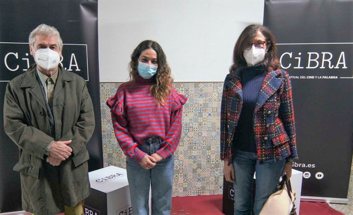 Ana Gómez con el alcalde Ismael Pinel y la actriz Tamara Casellas