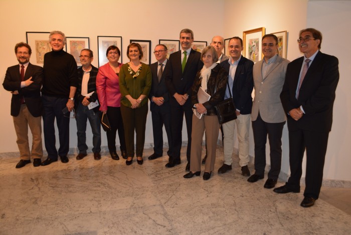 Imagen de Foto de familia con la viuda y autoridades presentes