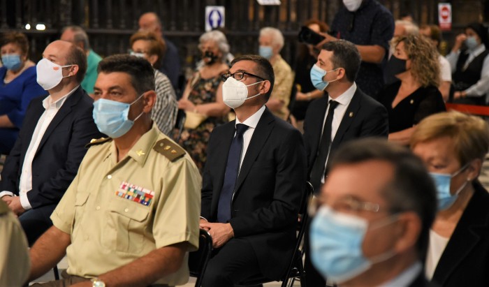 Imagen de Fernando Muñoz en un momento del funeral por los fallecidos de COVID-19