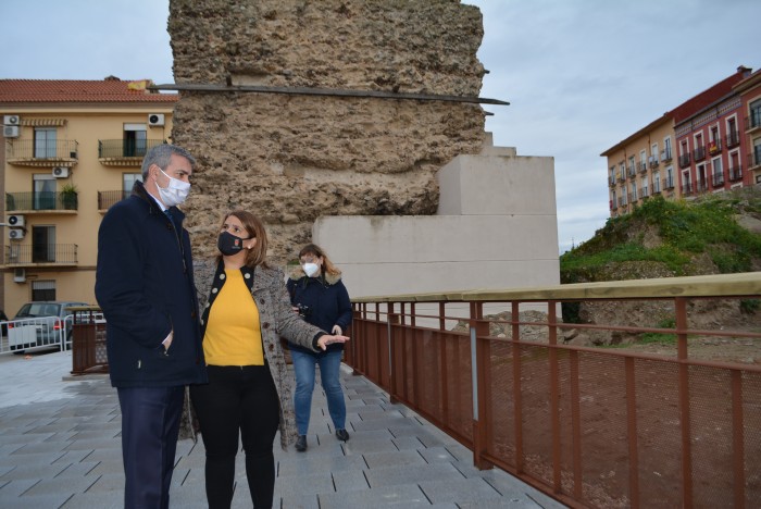 Imagen de Álvaro Gutiérrez y Tita García en el yacimiento de Entretorres (archivo)