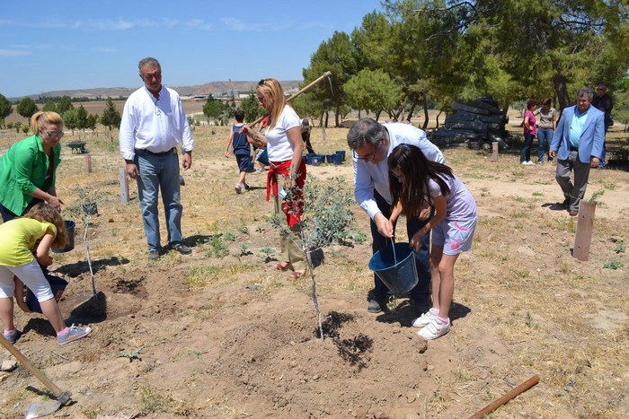 Imagen de García-Tizón plantación árboles Día Medio Ambiente