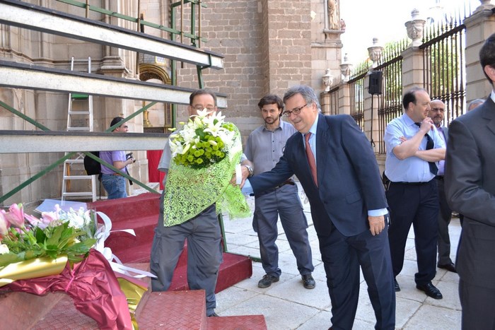 Imagen de García-Tizón en la ofrenda floral del Corpus Christi (1)