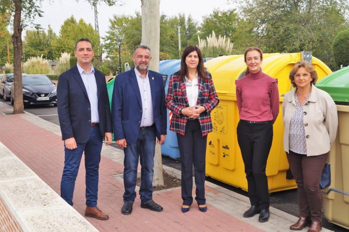 Entrega de contenedores amarillos en Yeles