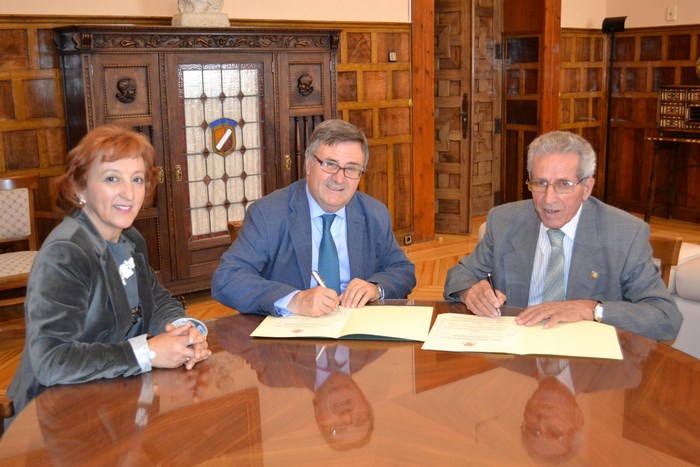 Imagen de García-Tizón y Gutiérrez firman convenio con Bahamontes