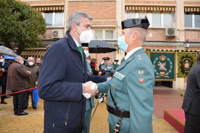 Imagen de Felicitando al nuevo jefe de Tráfico de la Guardia Civil de la región