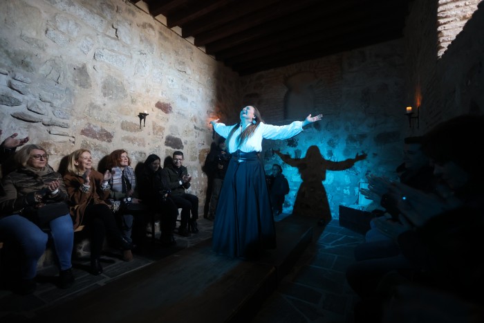 La teatralizacion de las visitas son uno de los puntos más destacados de las rutas (Visita Castillo