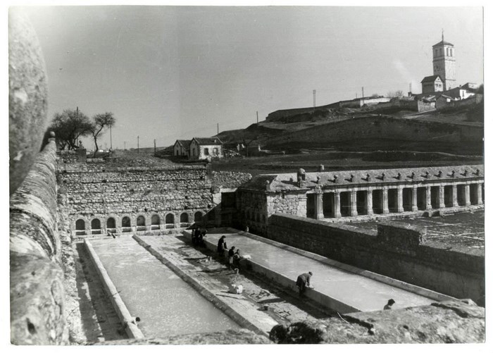 Imagen de Ocaña. Lavadero y vista parcial de la Fuente Grande.1966