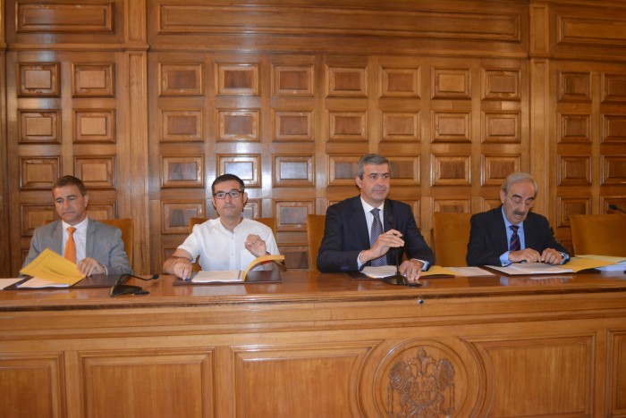 Imagen de Álvaro Gutiérrez presidiendo el primer Pleno de la Legislatura 2019-2023