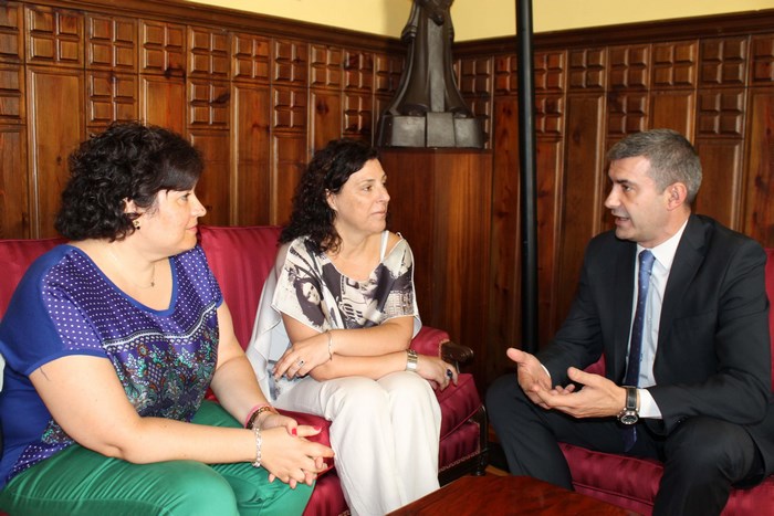 Imagen de El presidente de la Diputación se interesó por los proyectos de la Asociación de Periodistas de Tole