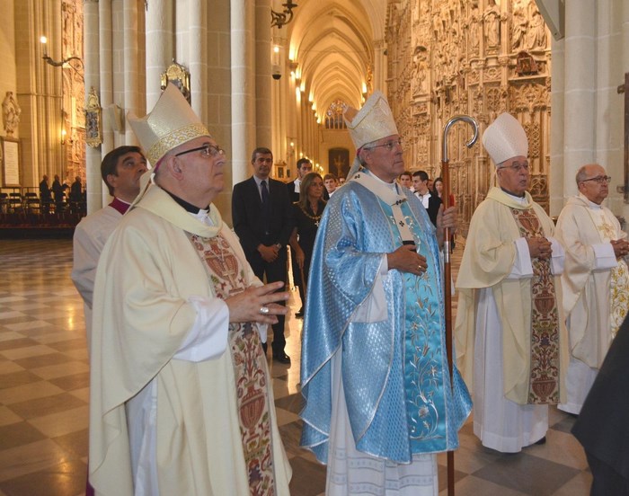 Procesionando detrás de la Virgen del Sagrario