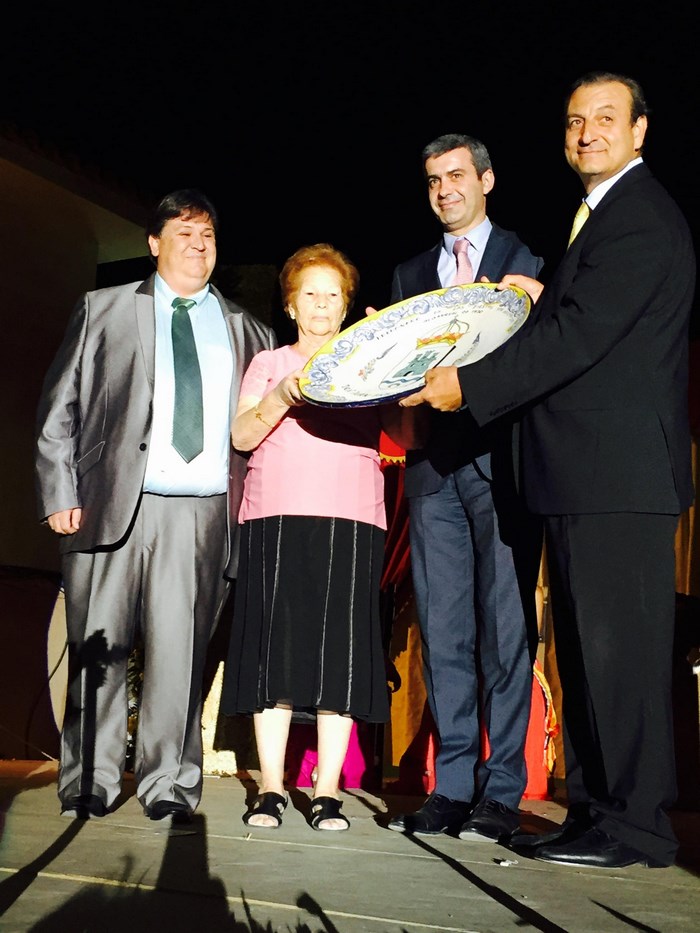 El presidente con el alcalde y el pregonero