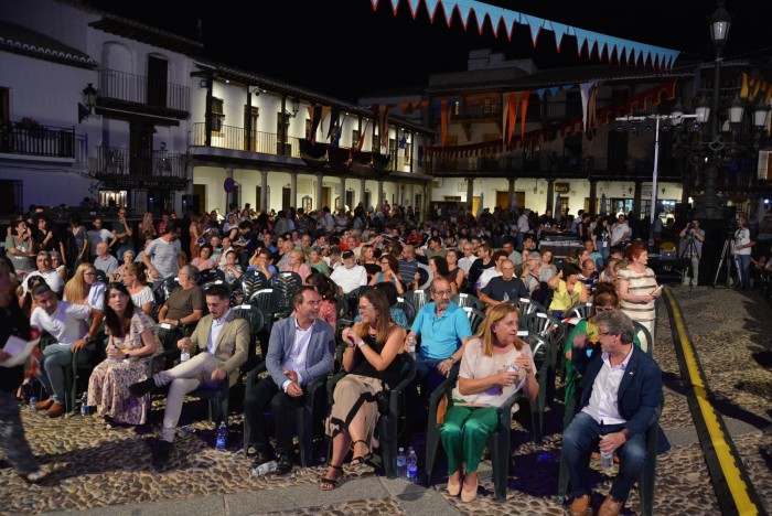 Imagen de La Plaza Mayor de La Puebla de Montalbán a rebosar