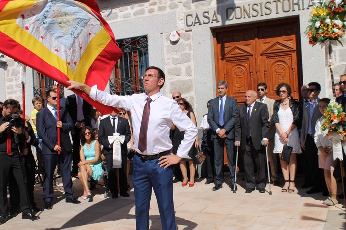 Imagen de Alvaro Gutiérrez asiste al baile de la bandera en Sonseca
