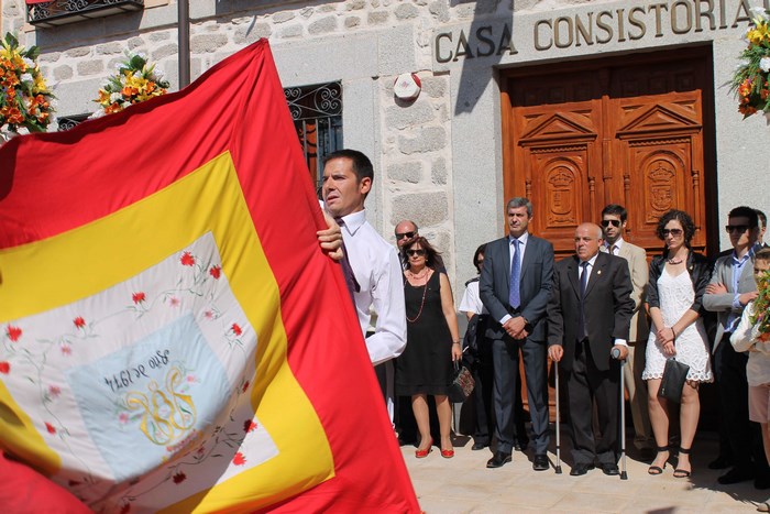 El presidente de la Diputación junto al alcalde de Sonseca en el baile de la bandera