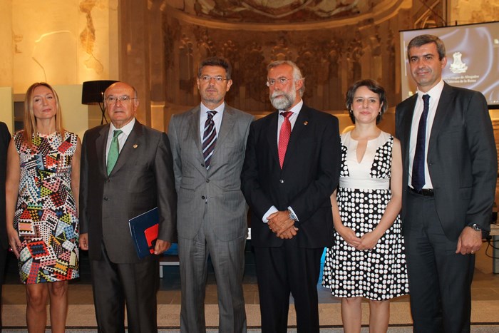 Imagen de Álvaro Gutiérrez con las autoridades que inauguraron la jornada sobre igualdad en Talavera