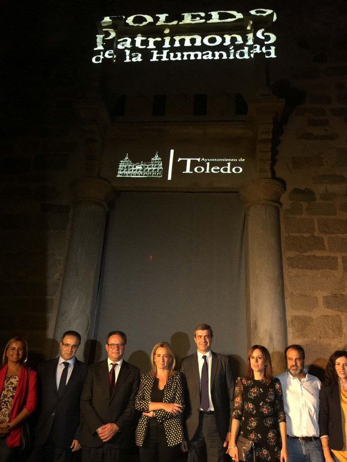 Álvaro Gutiérrez junto a las autoridades asistentes a Luz Greco