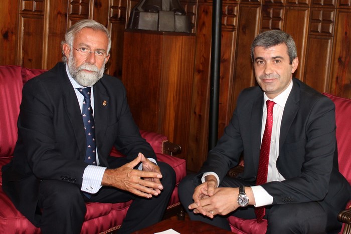 Álvaro Gutiérrez y Jaime Ramos al inicio de la reunión