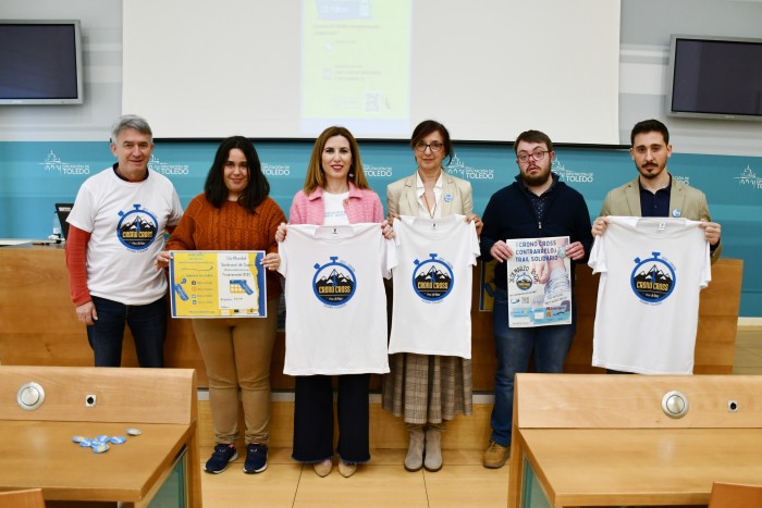 Imagen de Posando con las camisetas conmemorativas del I Crono Cross de Noez