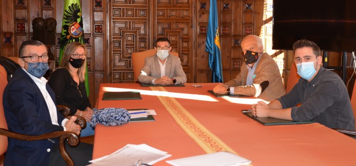 Imagen de Fernando Muñoz durante la reunión sobre la Escuela Taurina