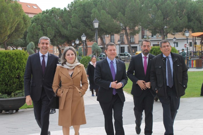 Imagen de Álvaro Gutiérrez con Araceli Martínez, Emiiliano García-Page, Anastasio Arevalillo y Javier Niiclás