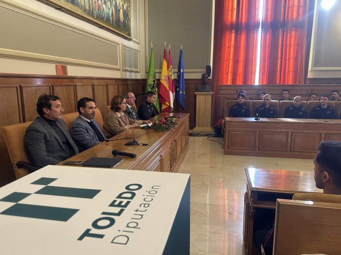 Imagen de Un momento de la toma de posesión nuevos bomberos CPEIS