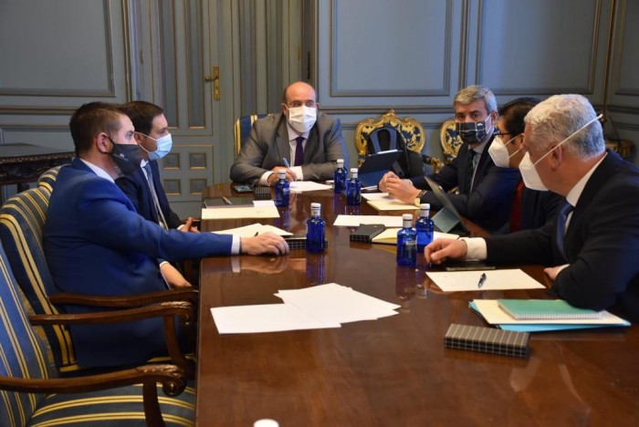 Álvaro Gutiérrez en la reunión con vicepresidente regional y presidentes diputaciones