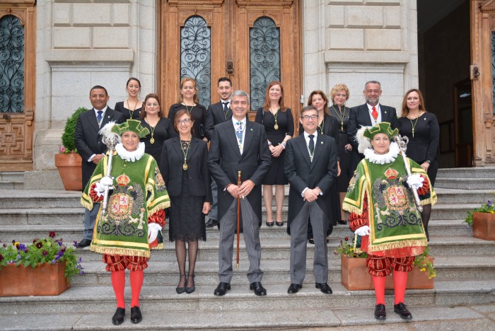 Imagen de Minutos antes de asistir a la procesión del Corpus