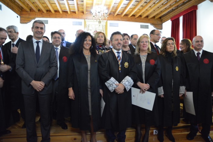 Álvaro Gutiérrez con los miembros del Colegio de Abogados de Toledo tras el acto institucional