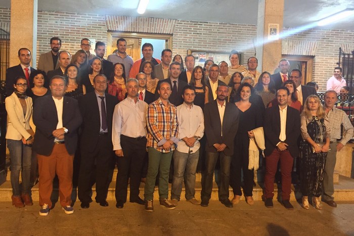 Álvaro Gutiérrez junto a la alcaldesa de Gerindote y los alcaldes de alrededor en sus fiestas