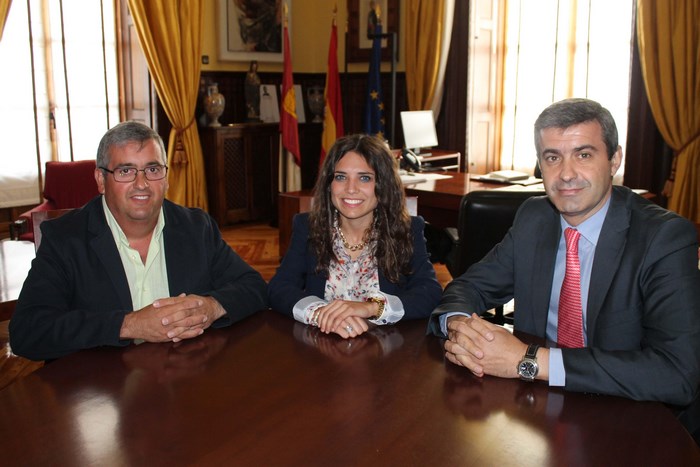 Álvaro Gutiérrez con el alcalde de Maqueda, Andrés Congosto