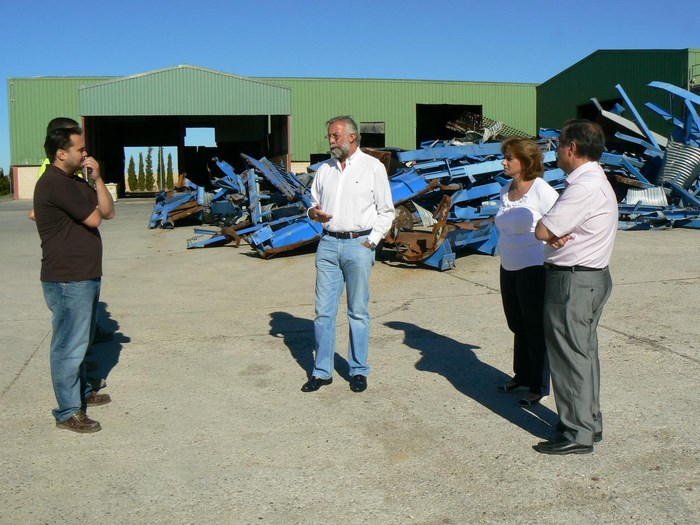 Imagen de Jaime Ramos visitando el antiguo Centro de Tratamiento