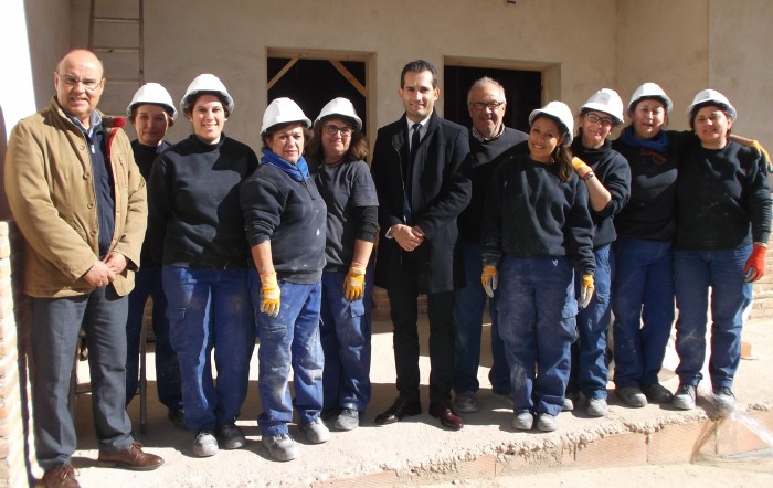 Imagen de Jaime David Corregidor con el alcalde de Oropesa y los participantes en el RECUAL