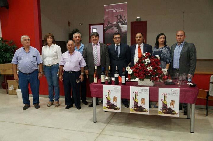 Fernando Muñoz en su visita a la X Feria medieval del vino de Montearagón