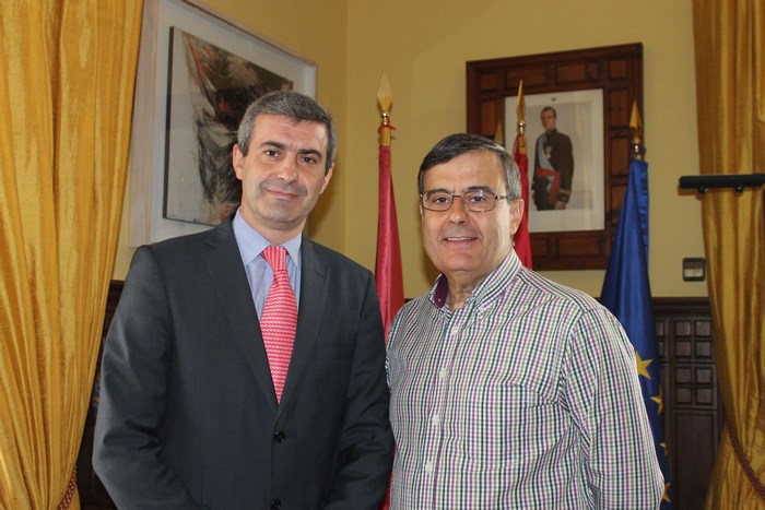 Álvaro Gutiérrez y José Luis Cebadera, alcalde de Velada