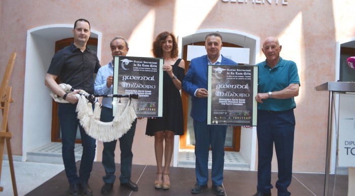 Ana Gómez con el promotor del festival y el alcalde de El Real de San Vicente