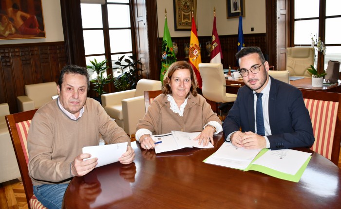 Cedillo con alcalde de Cazalegas