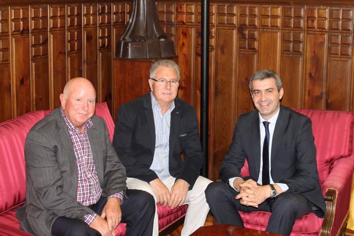 Álvaro Gutiérrez con el alcalde de Santa Ana de Pusa
