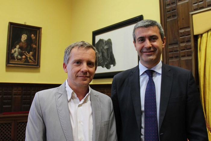 Álvaro Gutiérrez con el alcalde de Madridejos, José Antonio Contreras