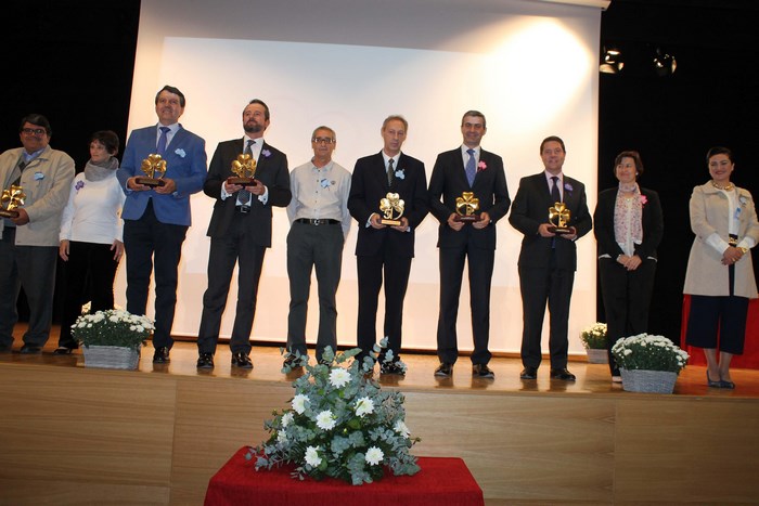 Imagen de Álvaro Gutiérrez recogió uno de los premios a instituciones entregados por APANAS