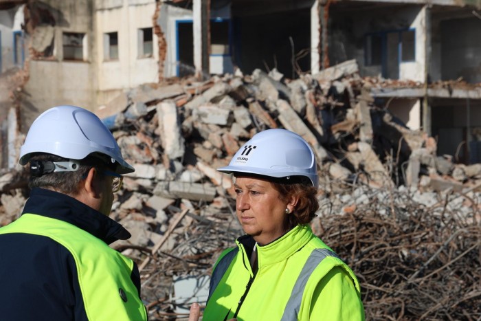  Cedillo supervisando las obras de demolición