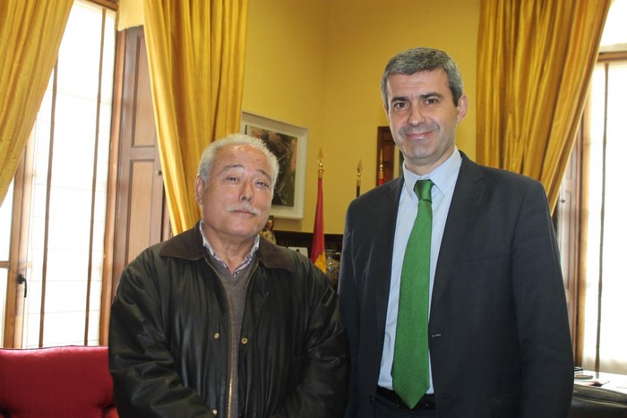 Imagen de Álvaro Gutiérrez se ha reunido con Ramón García-Soto, alcalde de Pelahustán