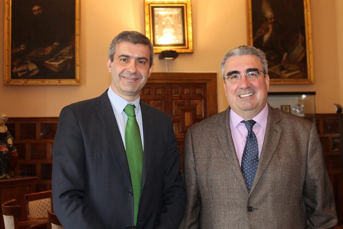 Imagen de Álvaro Gutiérrez y Roberto Jiménez en un momento del encuentro mantenido en la Diputación